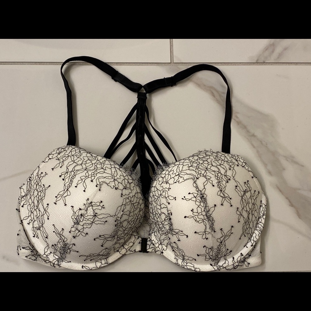 Nwot Victoria’s Secret laced very sexy push-up bra